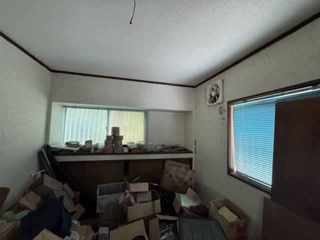 -三丁目不動産-　深谷市宿根　平成6年築事務所　の洋室