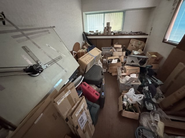 -三丁目不動産-　深谷市宿根　平成6年築事務所　の洋室