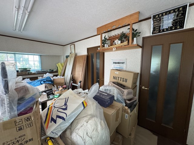 -三丁目不動産-　深谷市宿根　平成6年築事務所　の洋室