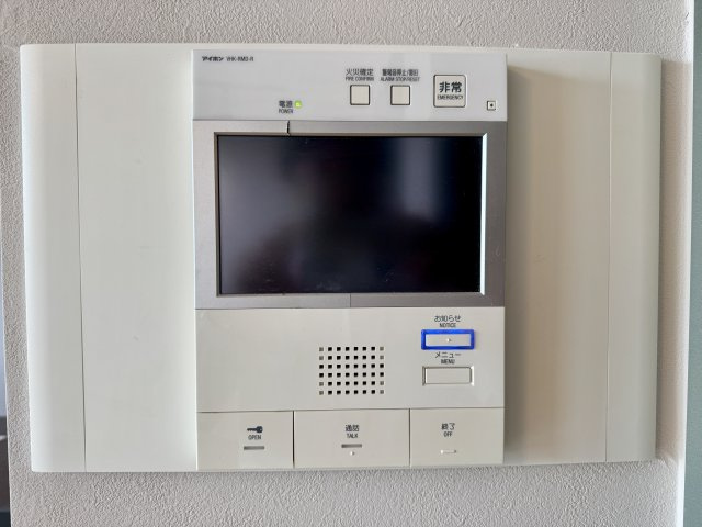 セントラルガーデンの防犯設備|モニター付インターホンで訪問者の確認ができることは家族にとって安心ですね。