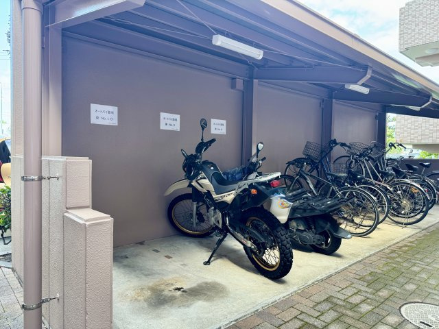 セントラルガーデンのその他|共有部分のバイク置き場になります。