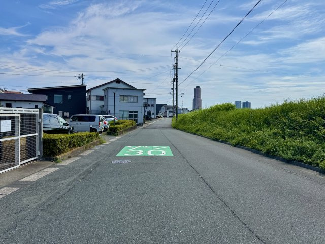 セントラルガーデンの周辺|物件周辺の道路になります。