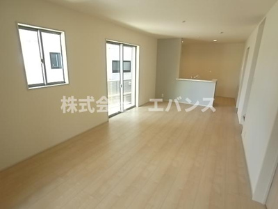 【居間・リビング】 | マイホームネクスト中央区寒川町Ⅱ | ゆったり過ごせる居間です