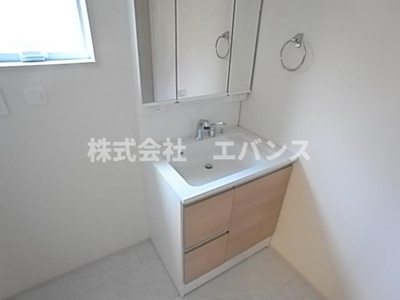 【独立洗面台】 | マイホームネクスト中央区寒川町Ⅱ | 朝の支度にも助かる、独立の洗髪洗面化粧台