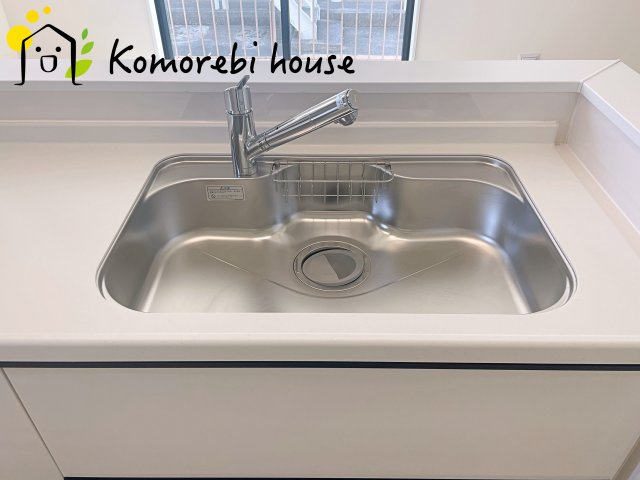 蓮田市黒浜2343番　新築一戸建て　ハートフルタウン　Eのキッチン|26.8.10　撮影済み
