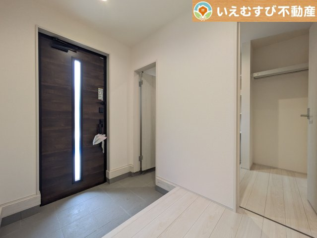 Livele Garden.S　熊谷肥塚第3の玄関|玄関がいつも片づくシューズインクローゼット
たっぷり入る収納設備で玄関がすっきり綺麗に過ごせると快適ですよね♪