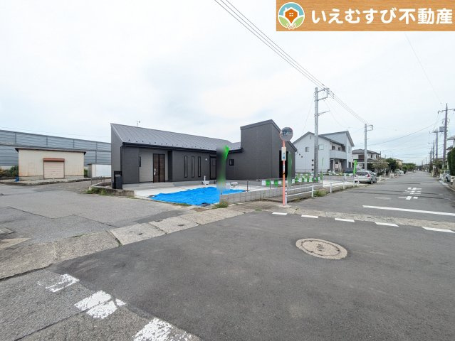 Livele Garden.S　熊谷肥塚第3の前面道路含む現地写真|安心の広々6ｍ前面道路
6ｍの前面道路はお車の駐車が楽々！すれ違える広さが確保されています♪