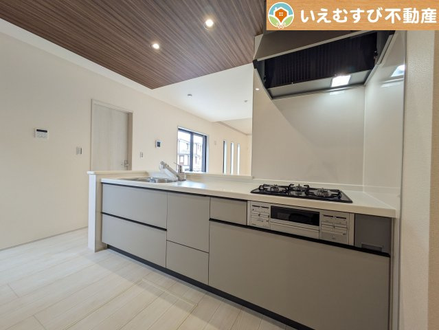 Livele Garden.S　熊谷肥塚第3のキッチン|機能性収納性に溢れるキッチン
収納もたっぷり付いていてすっきり片付く！毎日楽しくお料理が出来そうです！