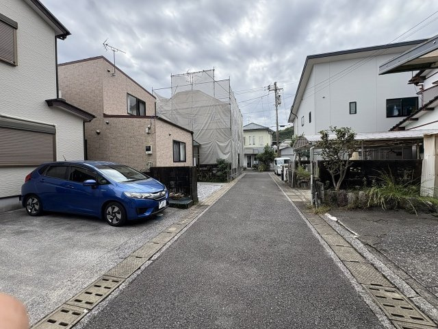 「2002年建築3DKS」高知市北竹島町　中古住宅の前面道路含む現地写真|前面道路は車の行き来が少ないので安心♪
