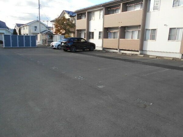ドルフィンの駐車場