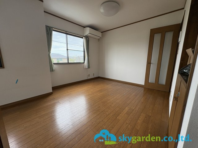 藤沢市石川　中古戸建　の居間・リビング|明るいリビングです