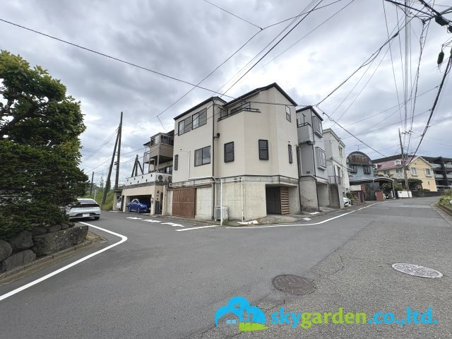 藤沢市石川　中古戸建　の前面道路含む現地写真