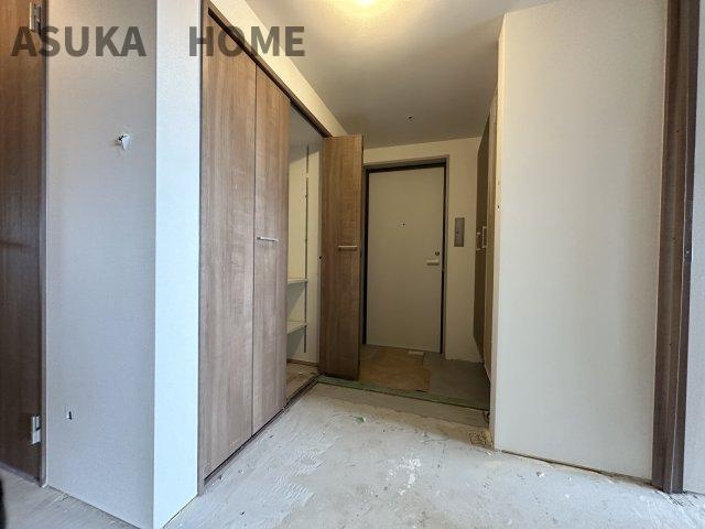 港北ファミールハイツ10号棟の玄関|マンションには珍しい広々とした玄関です。朝の忙しい時間も玄関で渋滞せずに出発できます。