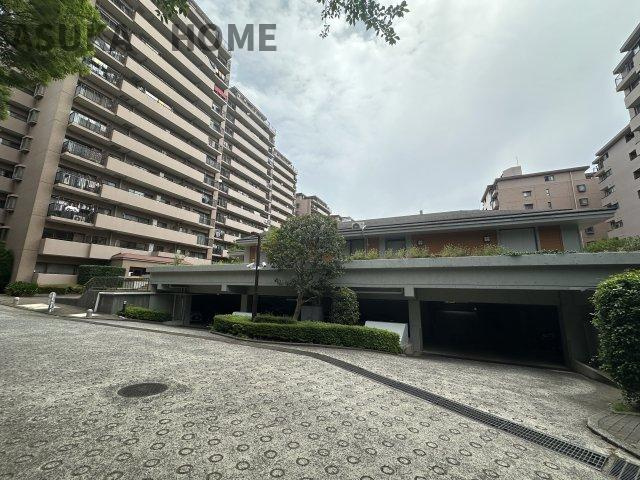 港北ファミールハイツ10号棟の周辺|複数ある集会室や竹林など共有施設が充実している広い敷地が魅力のマンションです。