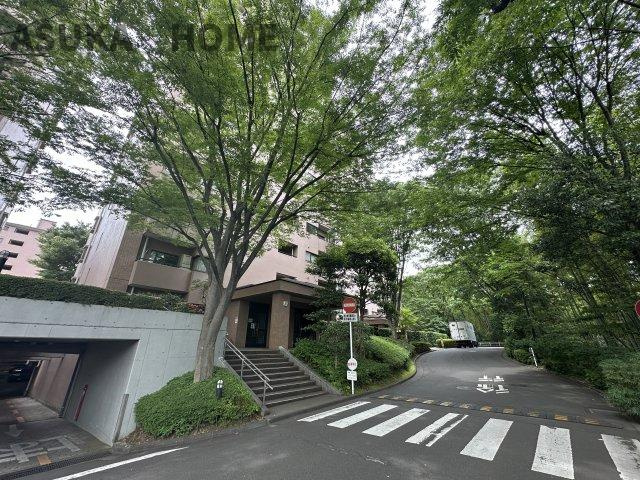 港北ファミールハイツ10号棟の外観|横浜エリア・港北ニュータウンを一望できます♪大切なペットと暮らせるマンションです♪