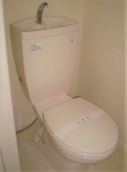 リブレア津福本町B棟のトイレ|ゆったりとした空間のトイレです