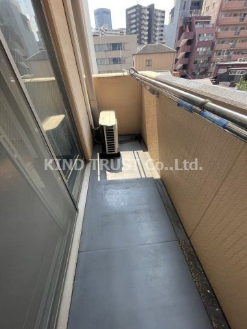 プラディオ天満セレニテのバルコニー|暖かな日差しのふりそそぐバルコニー