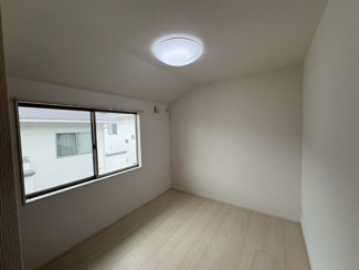 【洋室】 | 逆瀬川　中古一戸建