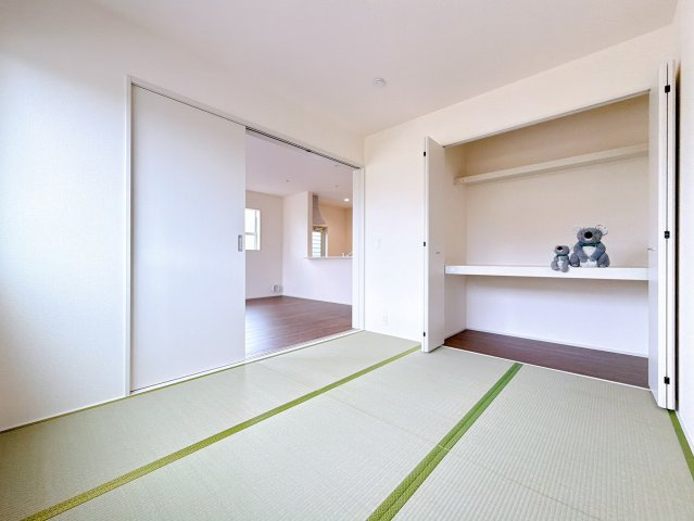 【和室】 | 高崎市箕郷町西明屋　新築住宅 | LDKに隣接している和室。お子様を遊ばせたりお昼寝させたりしながら家事を行えます。