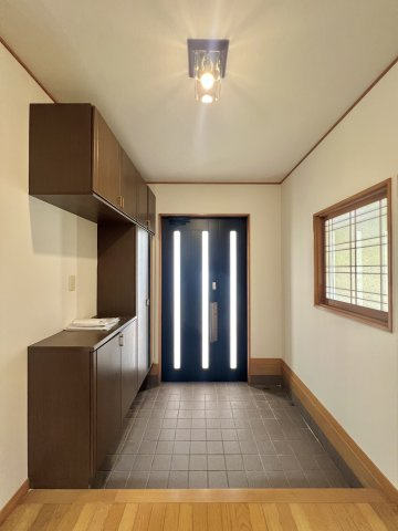 伊勢崎市田中島町の玄関|ゆったりとした玄関は、履物の着脱もスムーズに♪