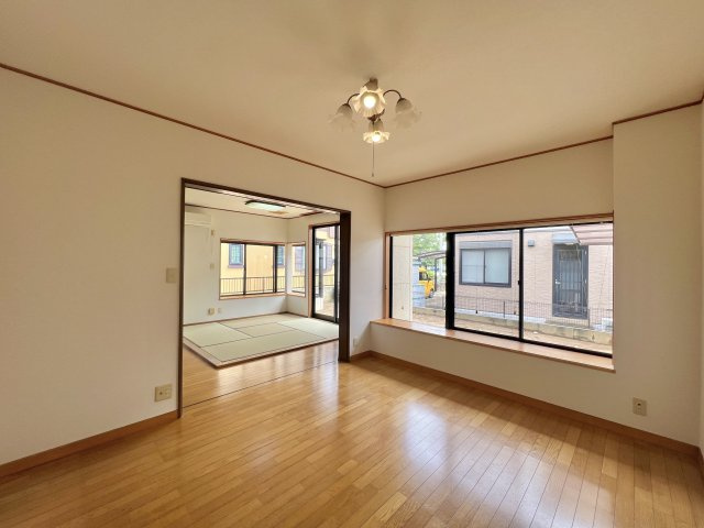 伊勢崎市田中島町の洋室|リビングに隣接する７帖の洋室◎