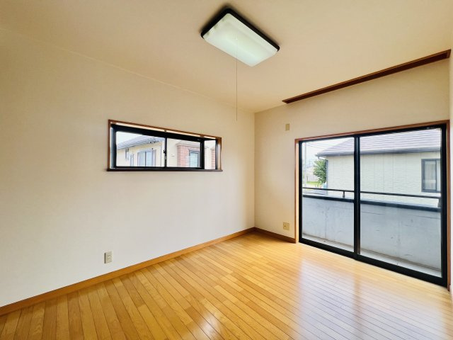 伊勢崎市田中島町の洋室|お子様の一人部屋デビューにも最適♪