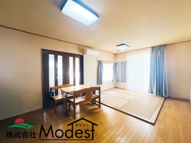 伊勢崎市田中島町の居間・リビング|畳コーナーのあるリビングで、ご家族も自然と集まる空間に♪
