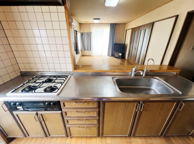 伊勢崎市田中島町のキッチン|対面式キッチンでご家族との会話も弾みます♪