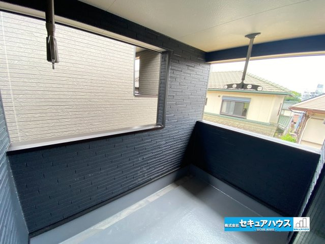 【今からご案内可能】東海市加木屋町陀々法師　全4棟のバルコニー|【バルコニー】　　　　
◆見晴らしもよく、太陽の温かな温もりをめいっぱい受け止めてくれます。
太陽の光と爽やかな風を受けたお洗濯物はあっという間に乾き、取りこむ時には太陽の匂いを感じられそうですね。　