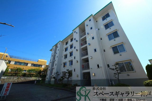 垂水高丸住宅4号棟の外観