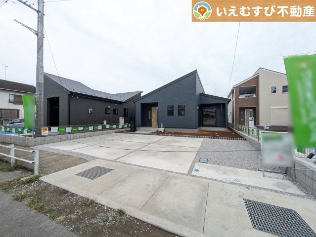 Livele Garden.S　熊谷肥塚第3の駐車場|4台駐車可能なゆとりのカースペース
複数台車をお持ちでも、お友達が遊びに来てもゆとりの駐車スペース！