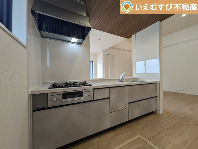 Livele Garden.S　熊谷肥塚第3のキッチン|機能性収納性に溢れるキッチン
収納もたっぷり付いていてすっきり片付く！毎日楽しくお料理が出来そうです！