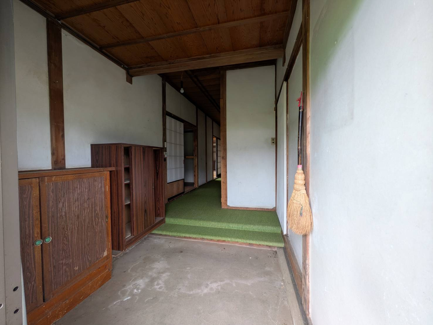 土間がある和風邸宅～長野県松本市大字寿小赤～の玄関|収納のある玄関です