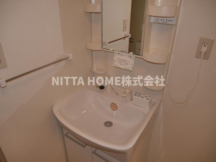 南本堀ベルハイムの洗面所|シャワー付きの洗面化粧台を設置◎