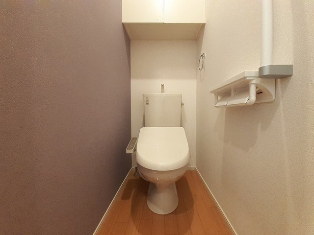 ラパン町村　Ⅱのトイレ|落ち着いた色調のトイレです