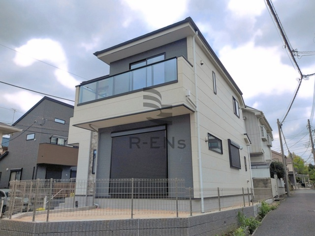 【外観】 | 西東京市北町５丁目　新築戸建て | シンプルながらも存在感のある、スタイリッシュで洗練された外観で