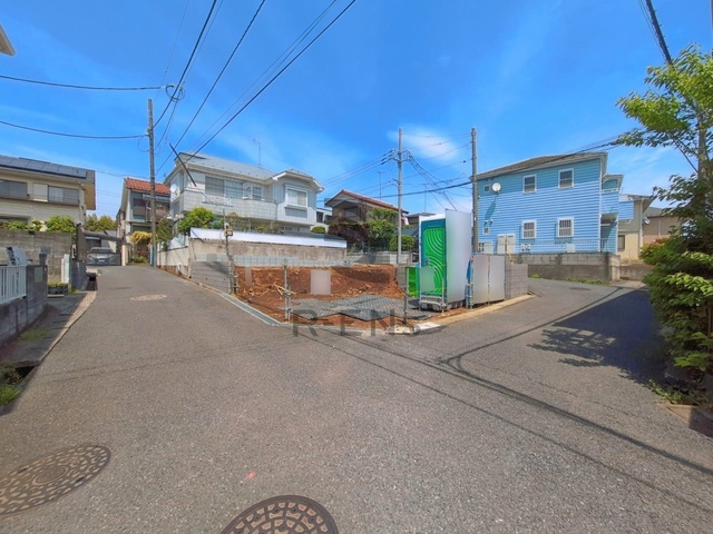 【前面道路含む現地写真】 | 西東京市北町５丁目　新築戸建て | 高く青い空を感じて暮らす街並みの一角、静かな暮らしを送れます