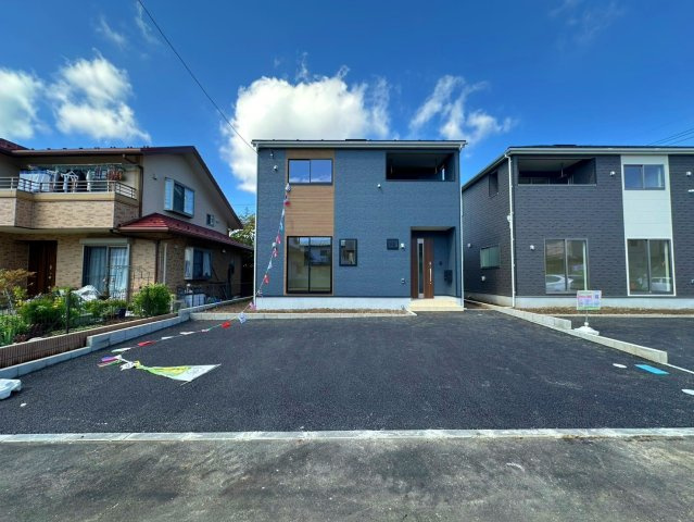 CRADLEGARDEN宇都宮市若草第5の駐車場|お車並列３台分ご用意しております♪
