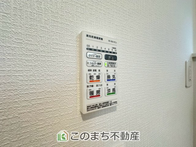 CRADLEGARDEN宇都宮市若草第5の設備|雨の日や湿気の多い梅雨時期など、洗濯物が乾き難い時期に重宝する浴室換気乾燥機。乾燥機能だけではなく、冬場の浴室内の寒暖差を緩和する暖房機能も標準装備。ヒートショック対策に一役買います。