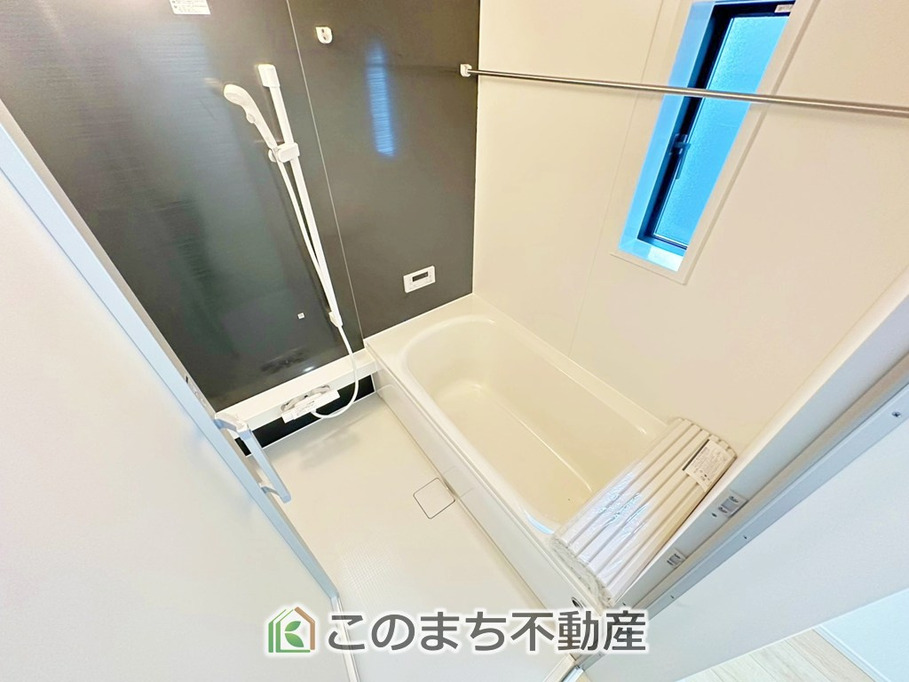 CRADLEGARDEN宇都宮市若草第5の浴室|"ゆったり１坪バスには換気・乾燥・暖房機能付き！！
大人も足を伸ばせるゆったり浴槽！！
ご家族皆さんで入っても、一人でゆっくり入っても一日の疲れを癒してくれるお風呂です！！"
