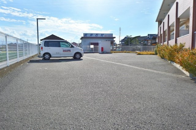 岸和田市額原町のハイツの駐車場|駐車場に車を止められます