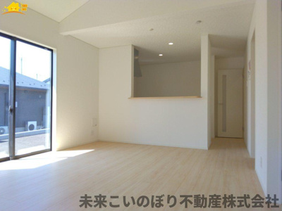 【居間・リビング】 | Cradle garden加須市下高柳第3　2号棟 | 一日の中で多くの時間を過すことになるリビングダイニングだからこそ、いつも穏やかな空間であることが必然。爽やかな通風と採光を存分に感じる事が出来る空間です。