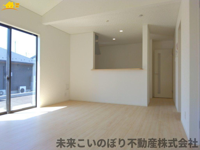【居間・リビング】 | Cradle garden加須市下高柳第3　2号棟 | 一日の中で多くの時間を過すことになるリビングダイニングだからこそ、いつも穏やかな空間であることが必然。爽やかな通風と採光を存分に感じる事が出来る空間です。