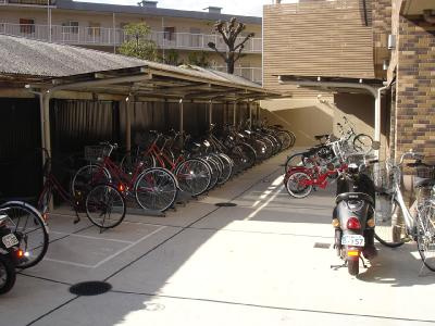 アスヴェル京都外大前の駐車場|駐輪場