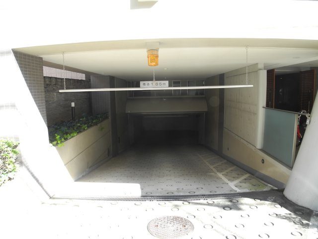 レジェンド高田馬場の駐車場