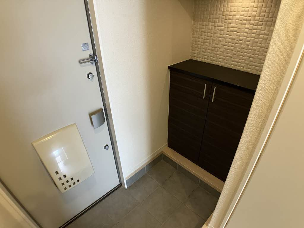 シャーメゾン新高岡の玄関