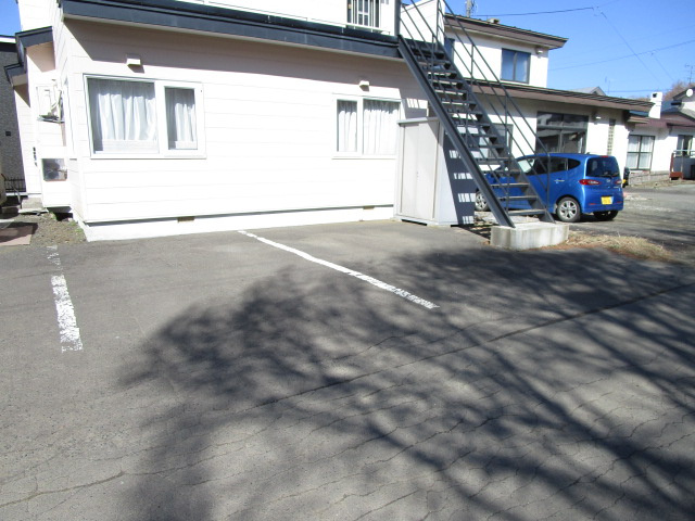 釧路市緑ケ岡５丁目のアパートの駐車場