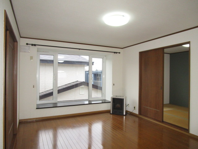 釧路市緑ケ岡５丁目のアパートの居間・リビング