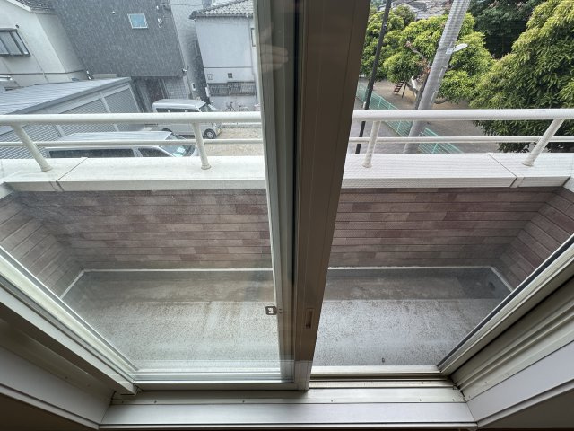 川崎市多摩区宿河原３丁目のアパートのバルコニー