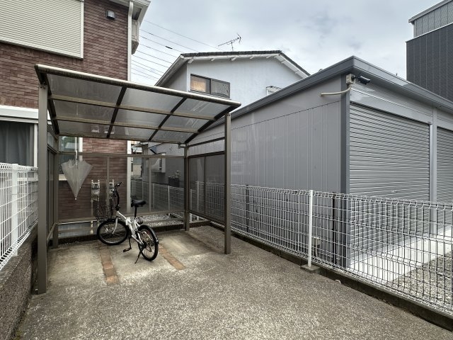 川崎市多摩区宿河原３丁目のアパートの庭